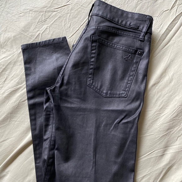 DL1961 Wet Look Instasculp Black Denim - Picture 2 of 2